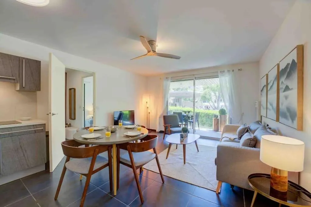 Stylish 1Bdr Apt W/Huge Balcony/Shared Roof Pool Cannes