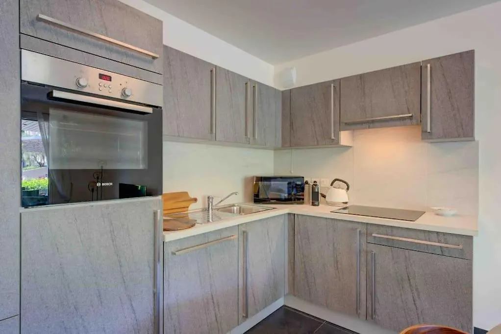 Stylish 1Bdr Apt W/Huge Balcony/Shared Roof Pool Cannes